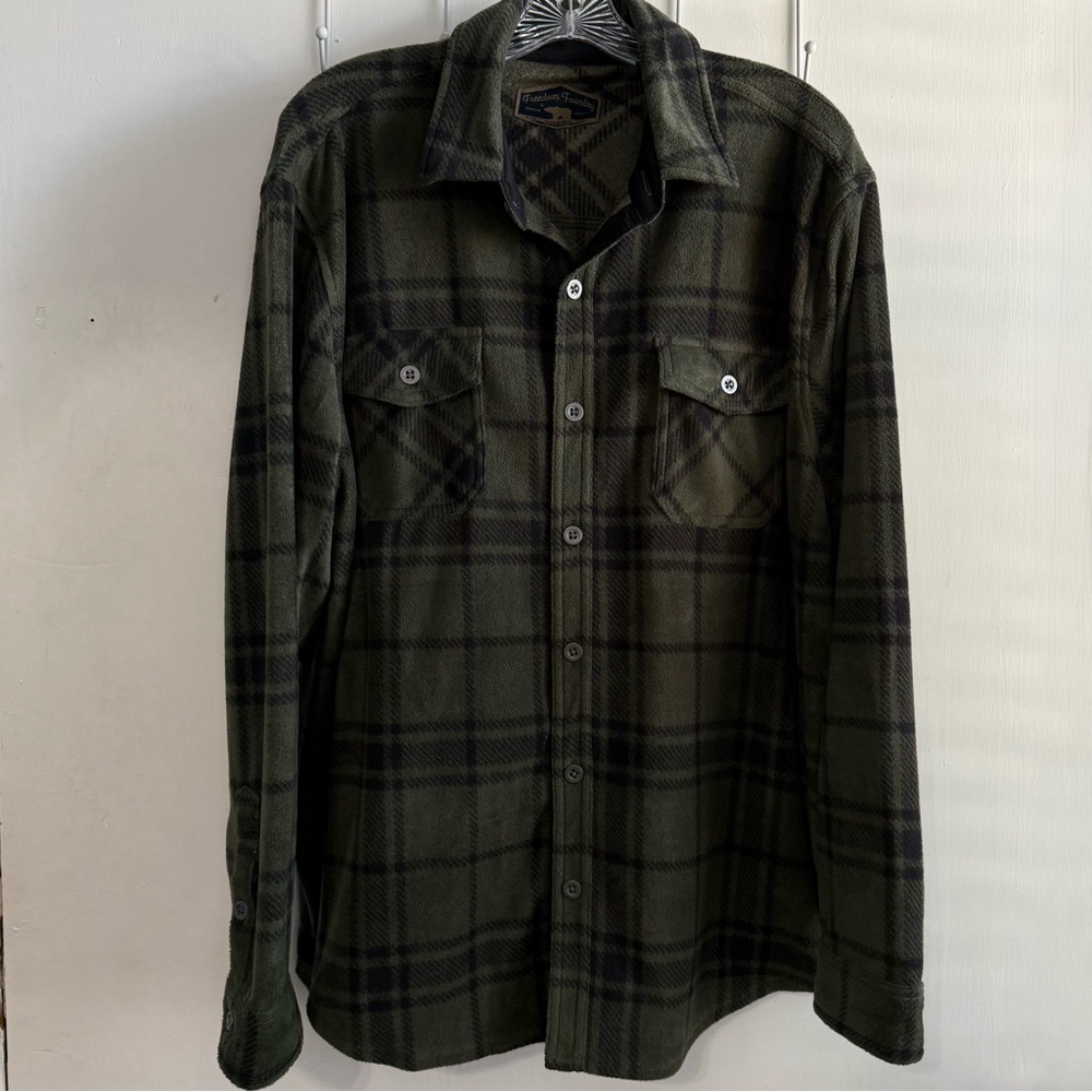 Freedom Foundry Men’s Flannel Shirt Lightweight Soft Size L Green Plaid